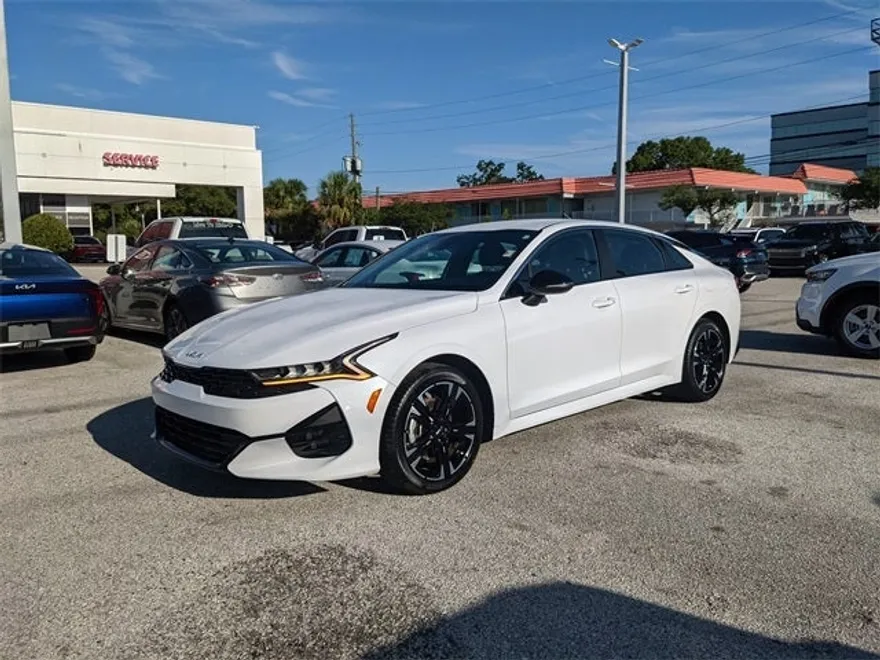 2024 Kia K5 GT-Line photo 1
