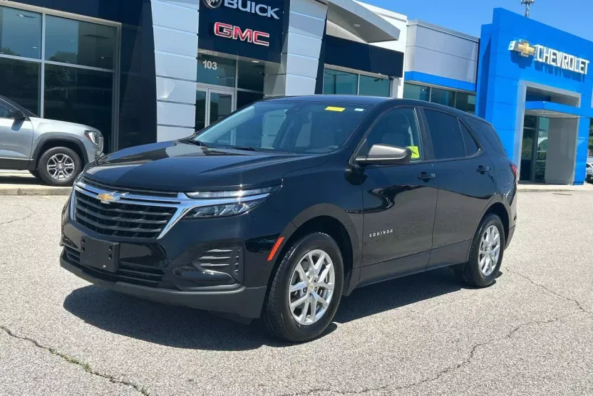 2022 Chevrolet Equinox LS photo 1