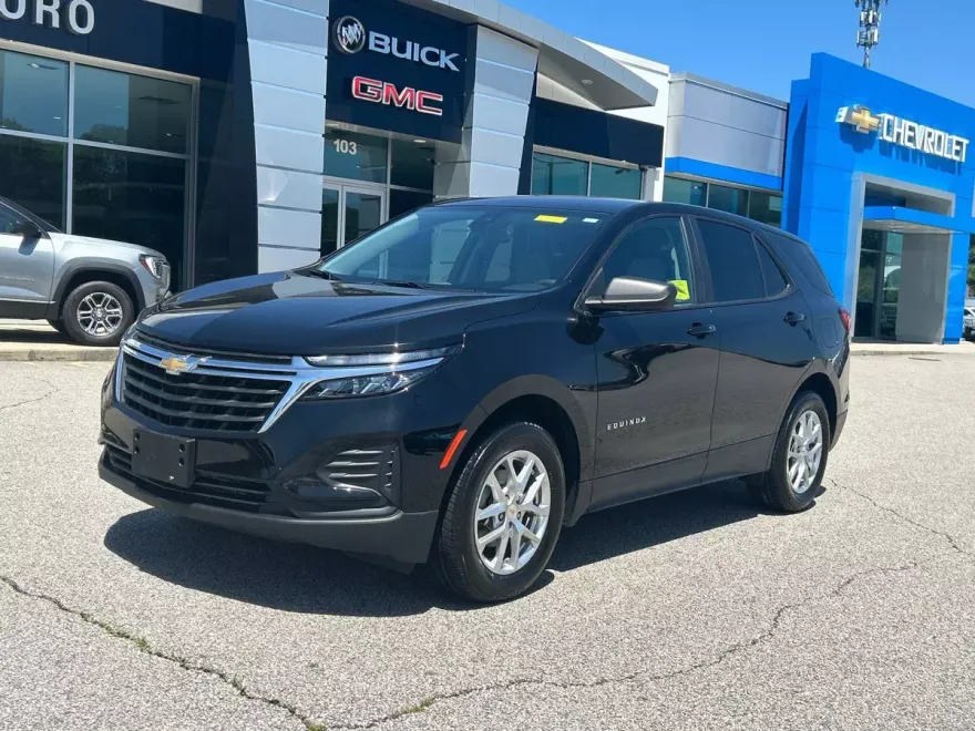 2022 Chevrolet Equinox LS photo 1