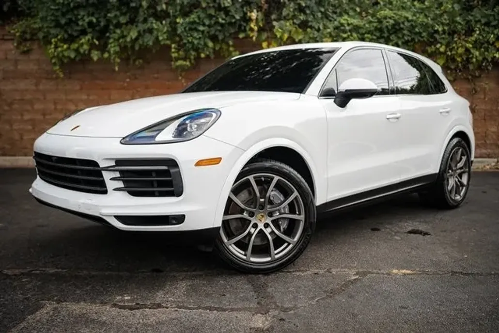 2022 Porsche Cayenne Platinum Edition photo 1