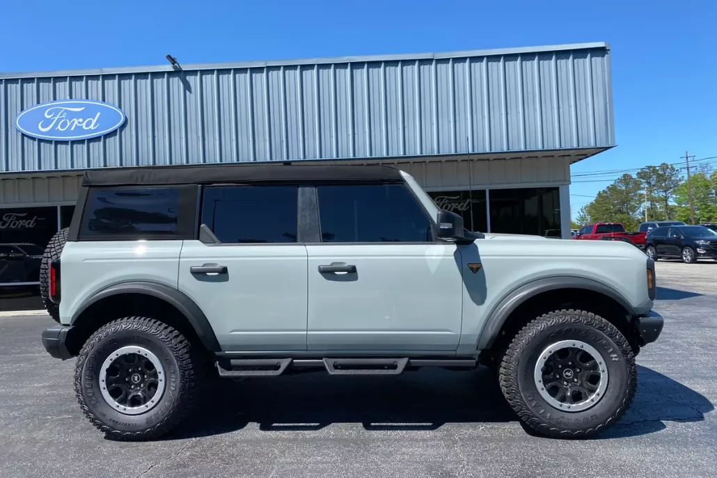 2024 Ford Bronco Badlands photo 1