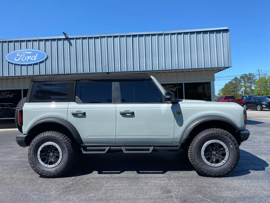 2024 Ford Bronco Badlands photo 1