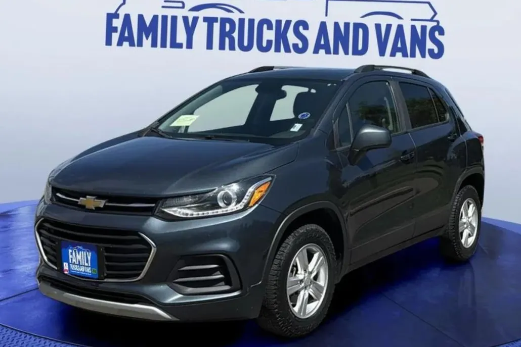 2022 Chevrolet Trax LT photo 1