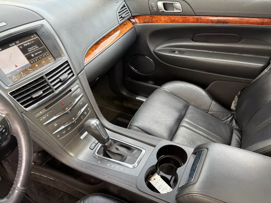 2018 Lincoln MKT Reserve photo 1