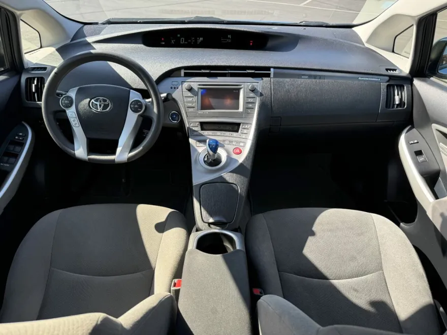 2015 Toyota Prius Plug-in Hybrid Advanced photo 13