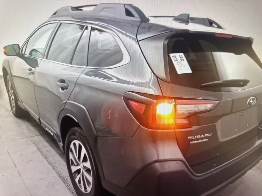 2024 Subaru Outback Premium photo 1
