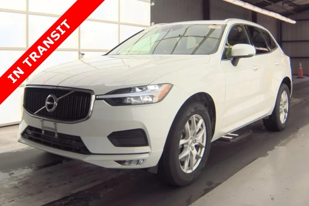 2021 Volvo XC60 Momentum photo 1