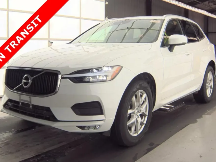 2021 Volvo XC60 Momentum photo 1