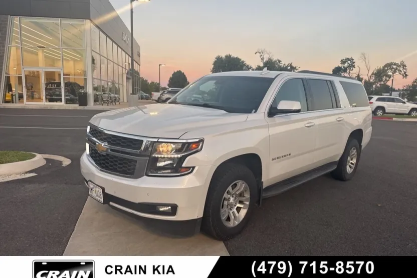 2016 Chevrolet Suburban LT photo 1