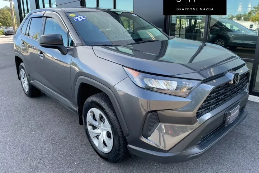 2022 Toyota RAV4 LE photo 1