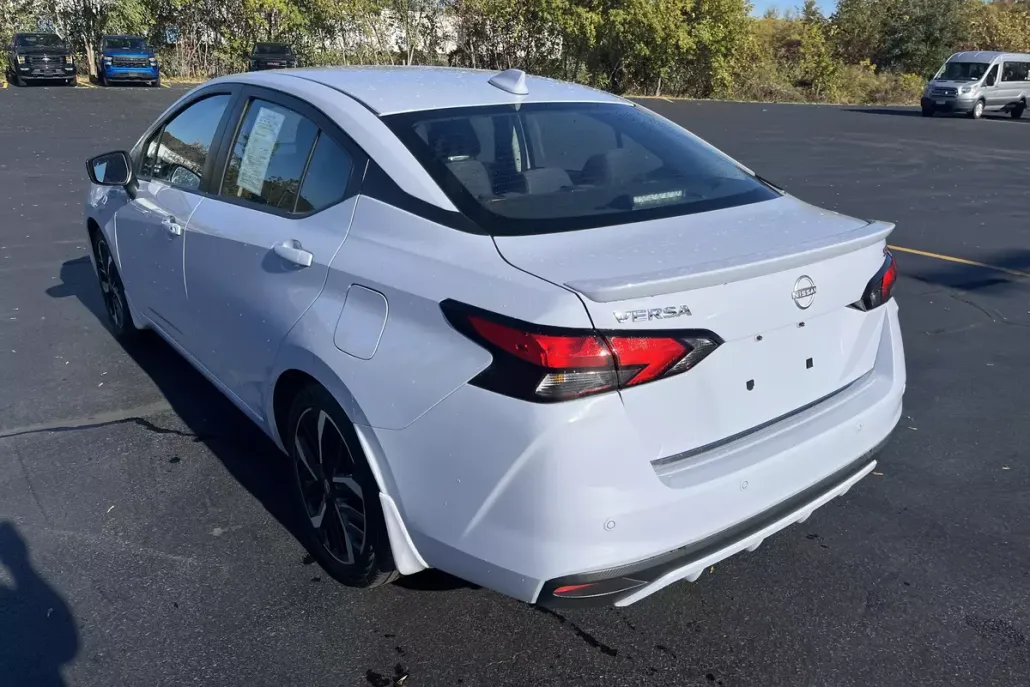2024 Nissan Versa SR photo 1