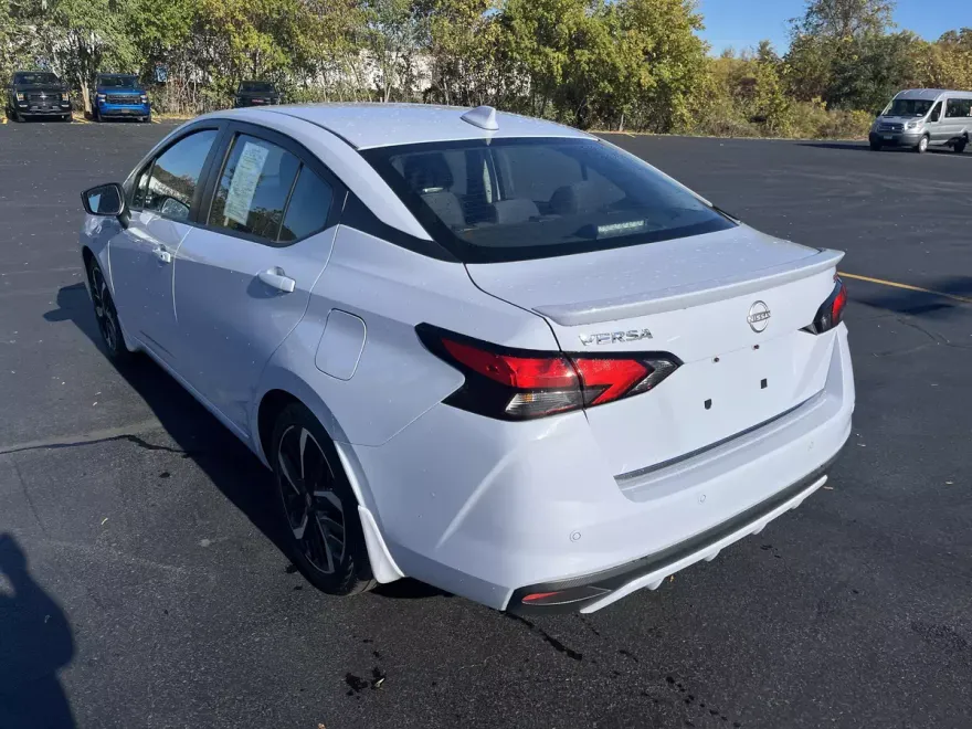 2024 Nissan Versa SR photo 1