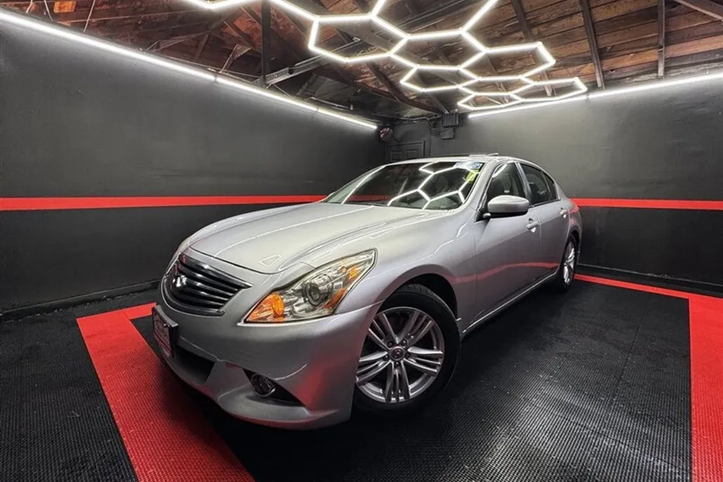 2013 Infiniti G37 Journey photo 1