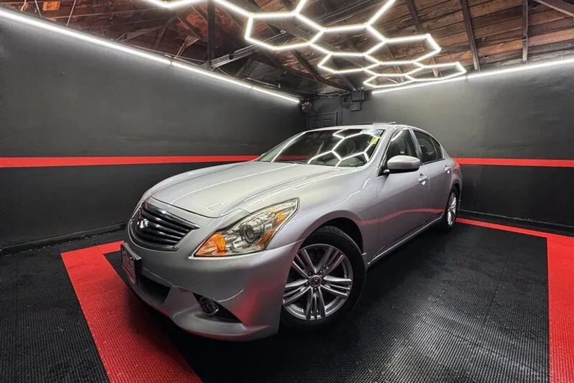 2013 Infiniti G37 Journey photo 1