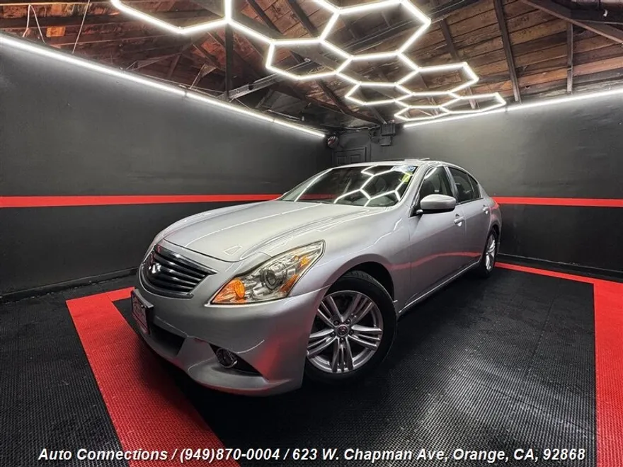 2013 Infiniti G37 Journey photo 1