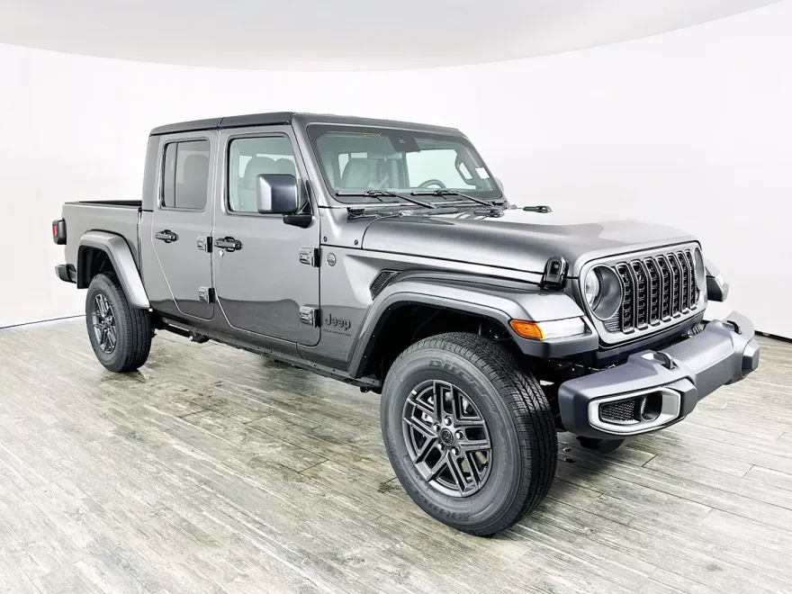 2025 Jeep Gladiator Sport S photo 1