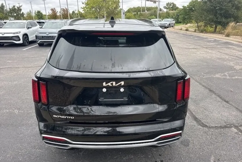 2023 Kia Sorento S photo 1