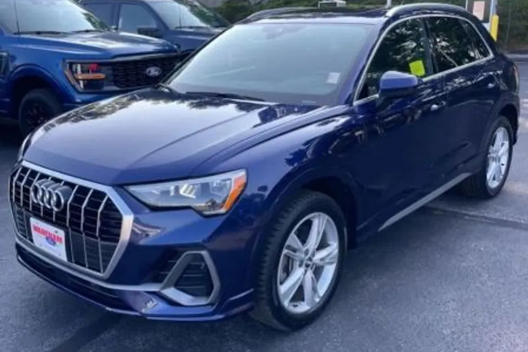 2021 Audi Q3 45 TFSI S line Premium photo 1