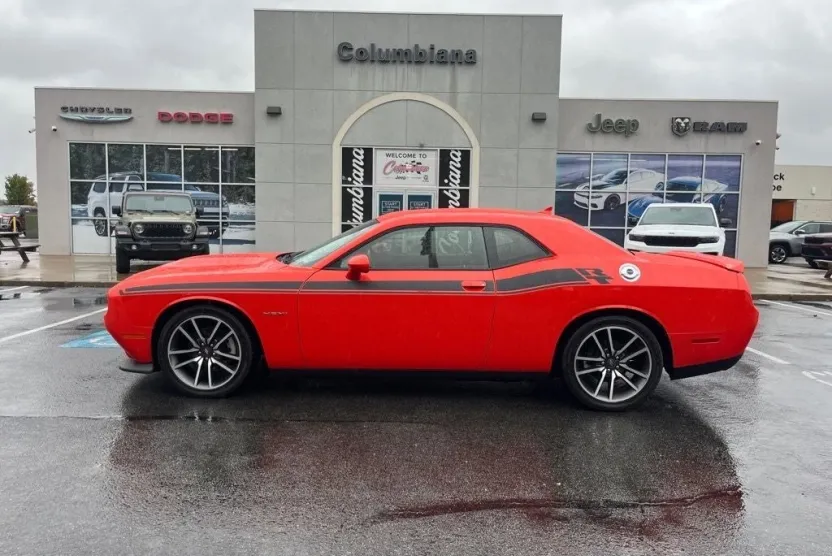 2021 Dodge Challenger R/T photo 1