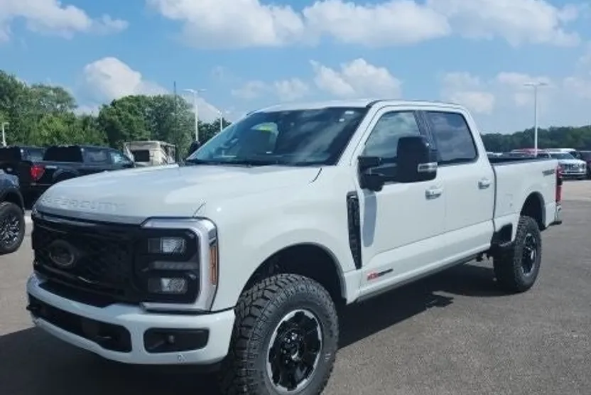 2025 Ford F-350 Lariat photo 1