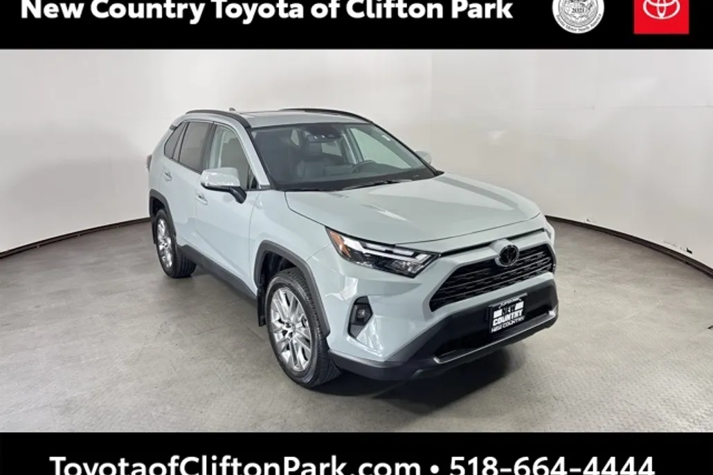 2022 Toyota RAV4 XLE Premium photo 1