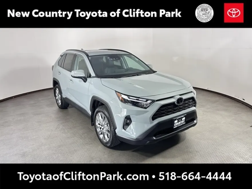2022 Toyota RAV4 XLE Premium photo 1