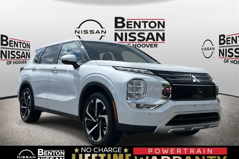2024 Mitsubishi Outlander SE Black Edition photo 1