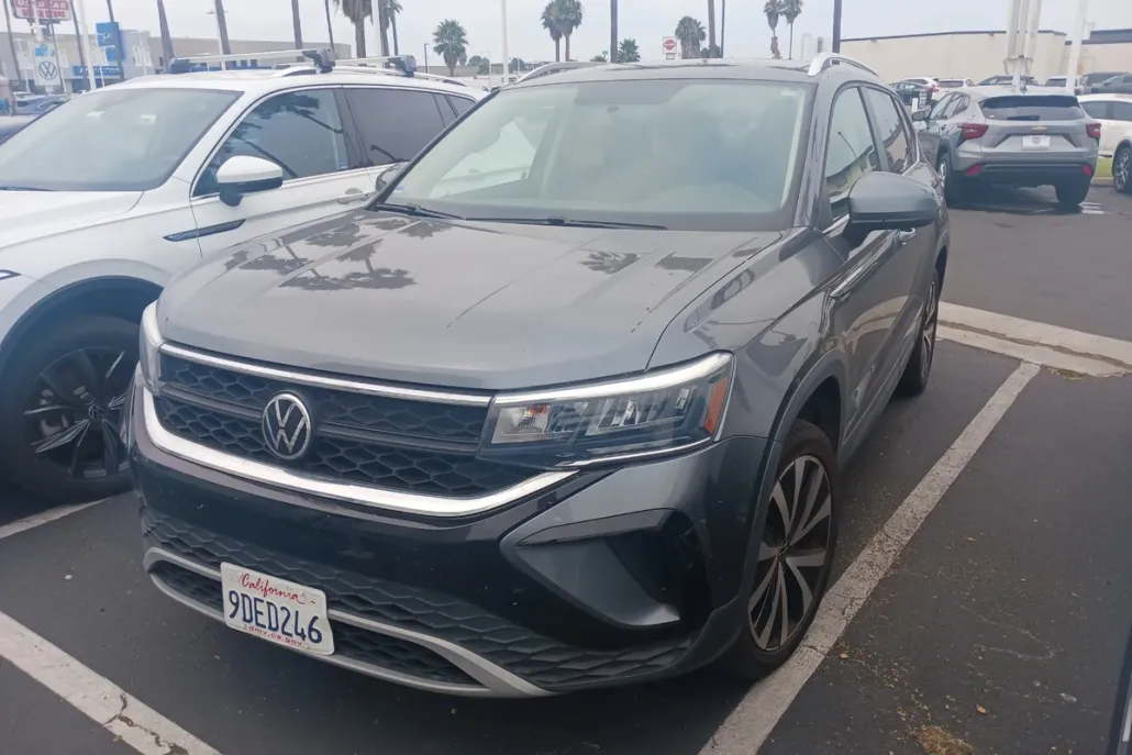2022 Volkswagen Taos SE photo 1