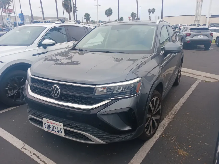 2022 Volkswagen Taos SE photo 1
