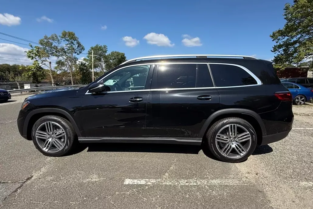2026 Mercedes Benz GLS 450 4MATIC photo 1