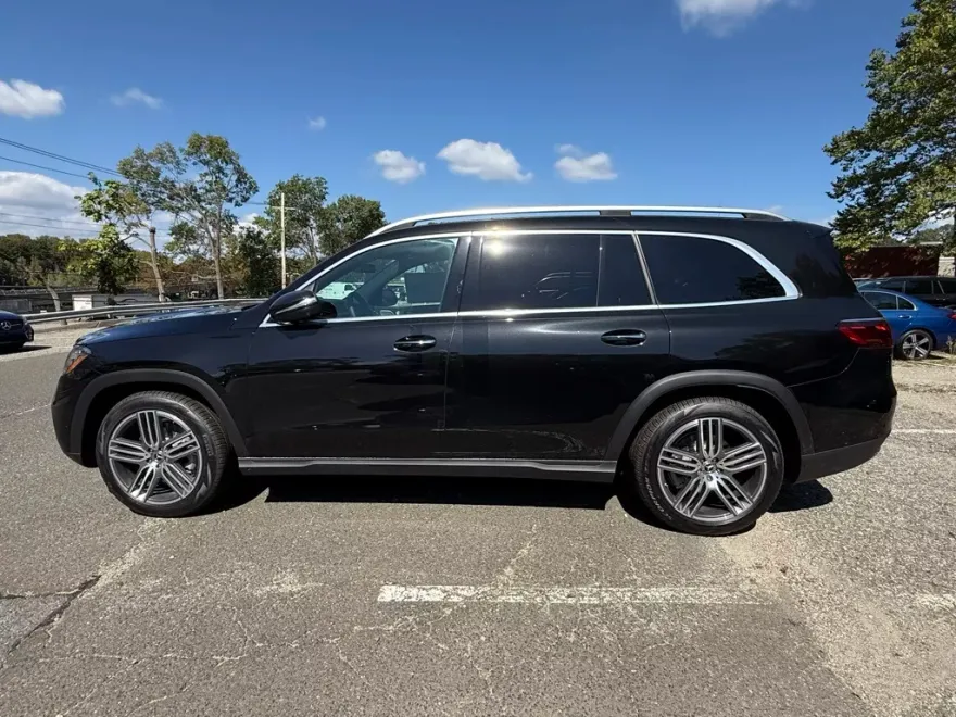 2026 Mercedes Benz GLS 450 4MATIC photo 1