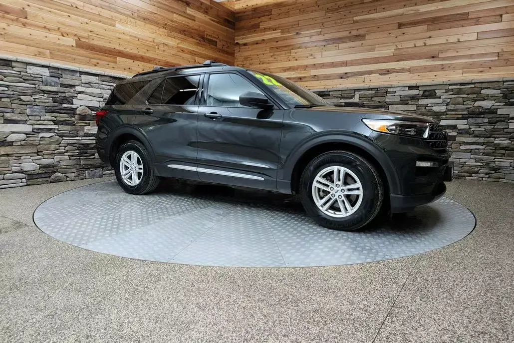 2022 Ford Explorer XLT photo 1