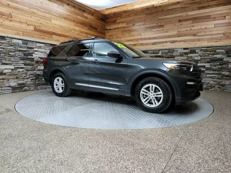 2022 Ford Explorer XLT photo 1