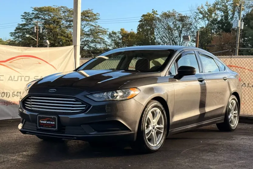 2018 Ford Fusion SE photo 1