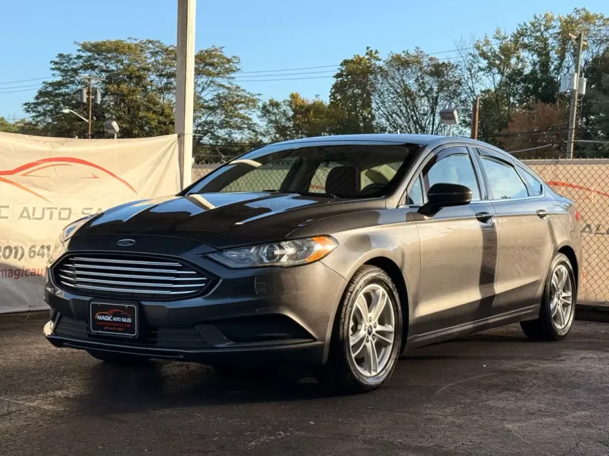 2018 Ford Fusion SE photo 1