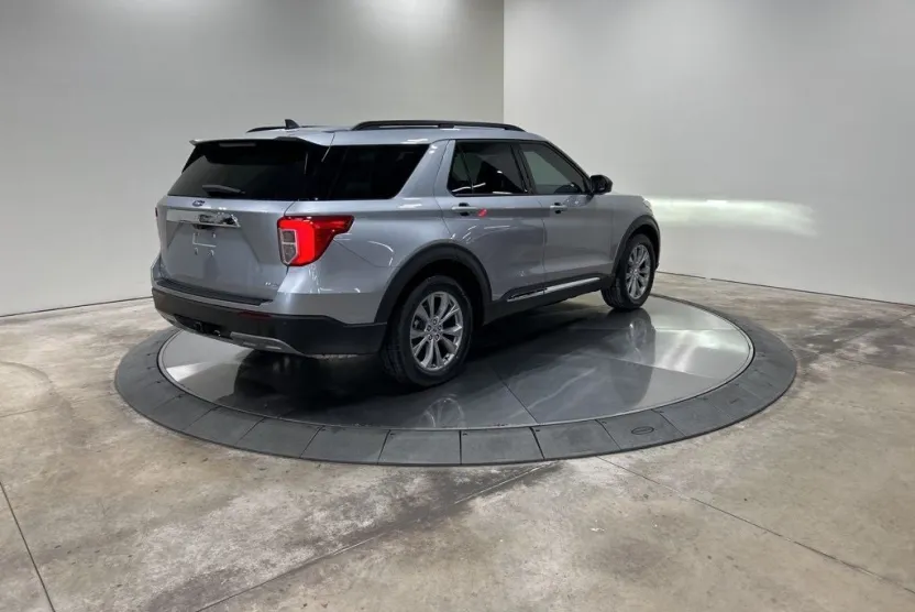 2022 Ford Explorer XLT photo 1
