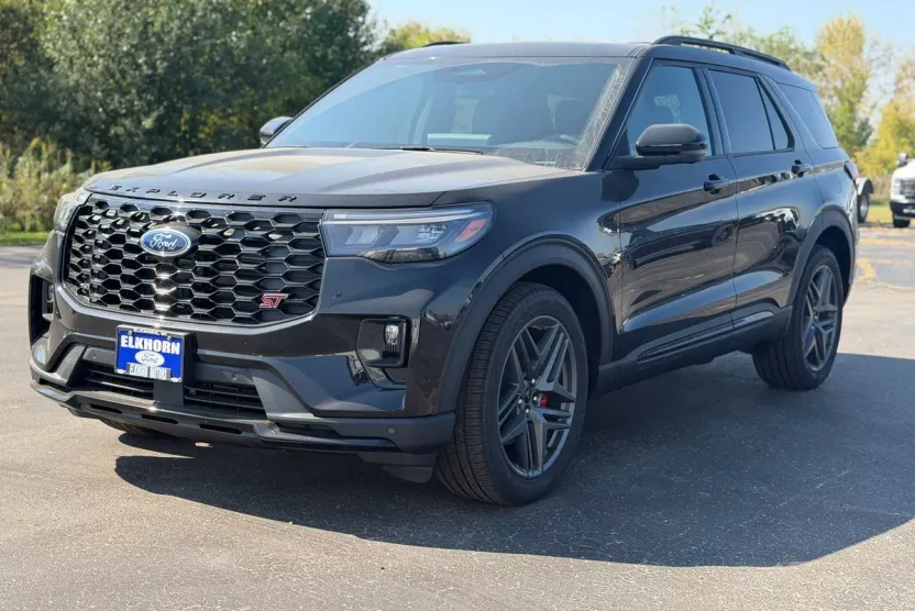2025 Ford Explorer ST photo 1