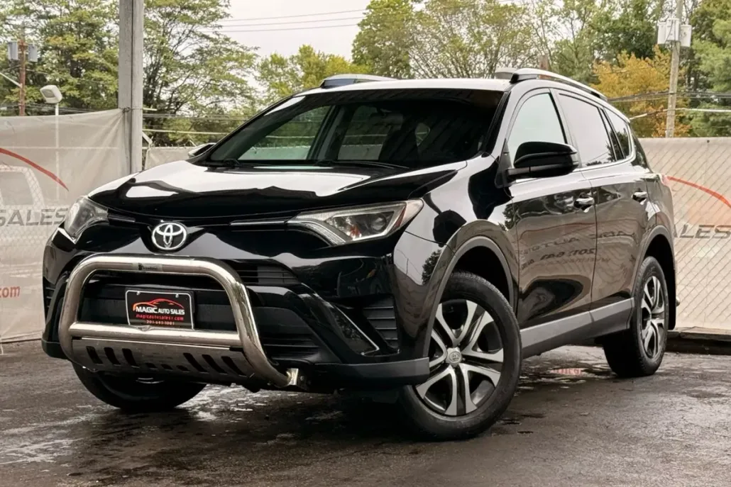 2016 Toyota RAV4 LE Sport photo 1