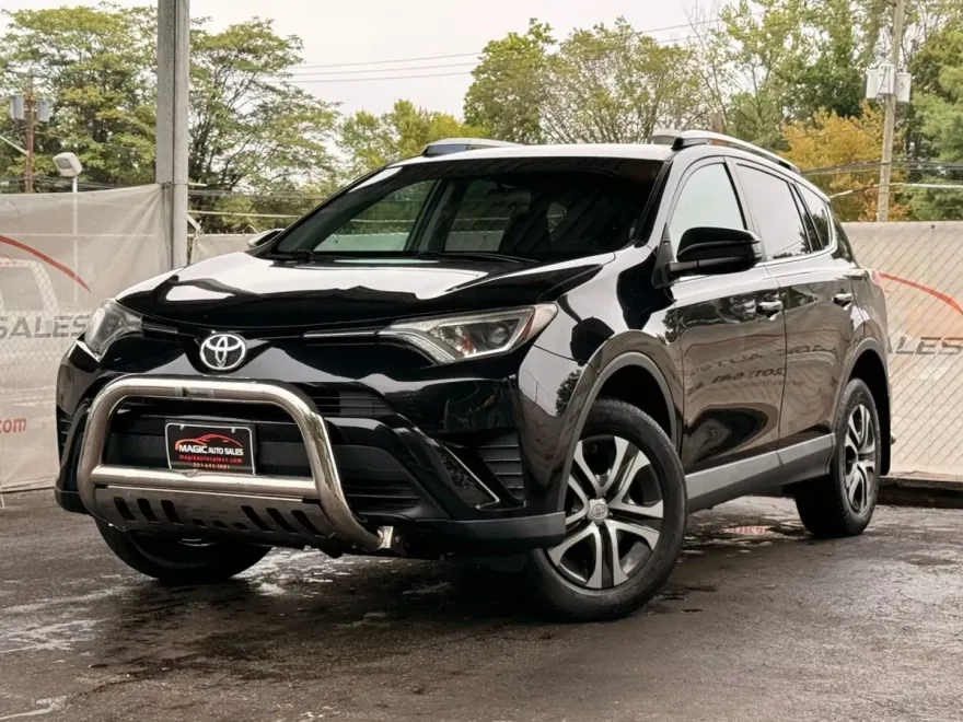 2016 Toyota RAV4 LE Sport photo 1