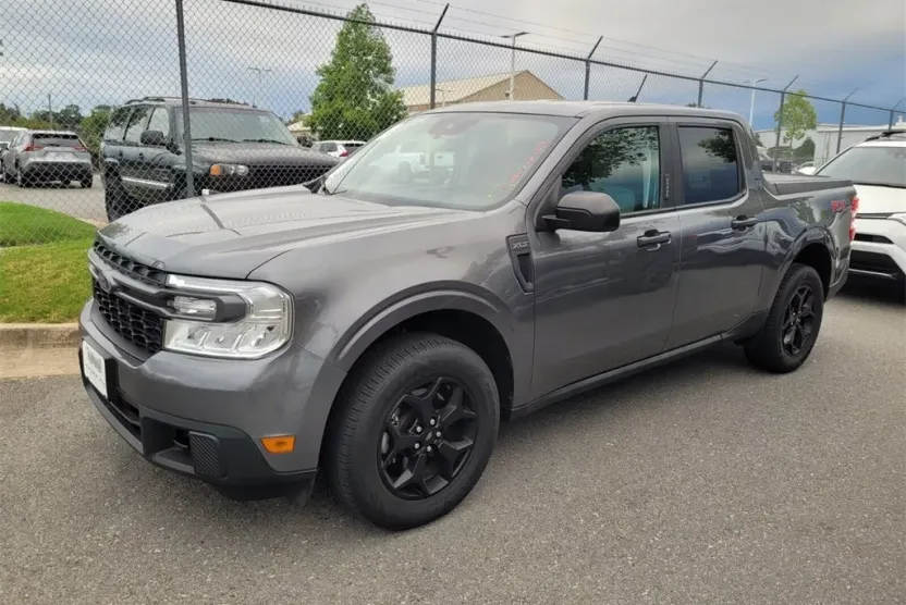 2022 Ford Maverick XLT photo 1