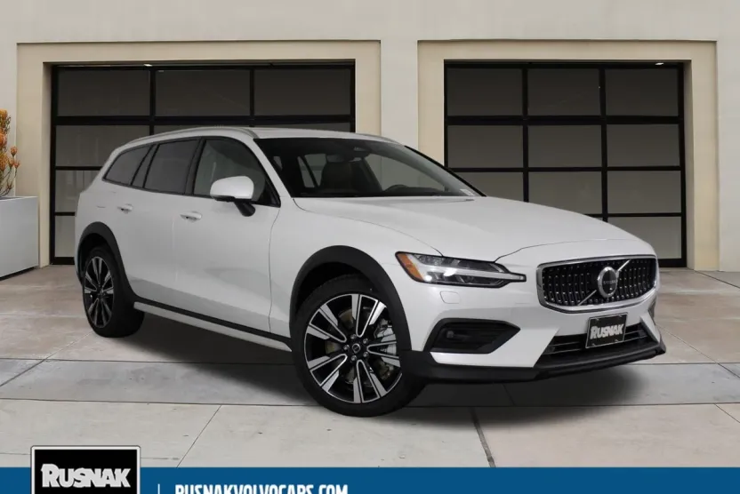 2026 Volvo V60 Cross Country B5 photo 1