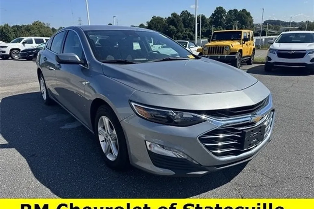 2023 Chevrolet Malibu 1LT photo 1