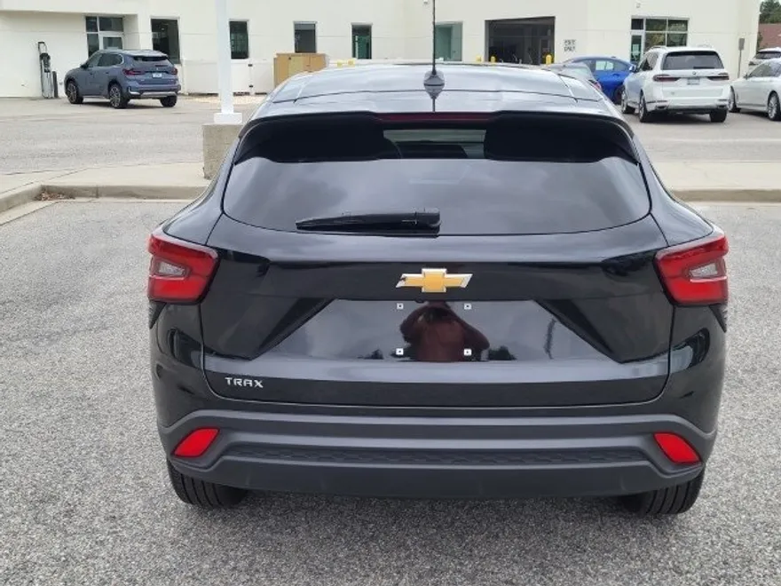 2025 Chevrolet Trax LS photo 1
