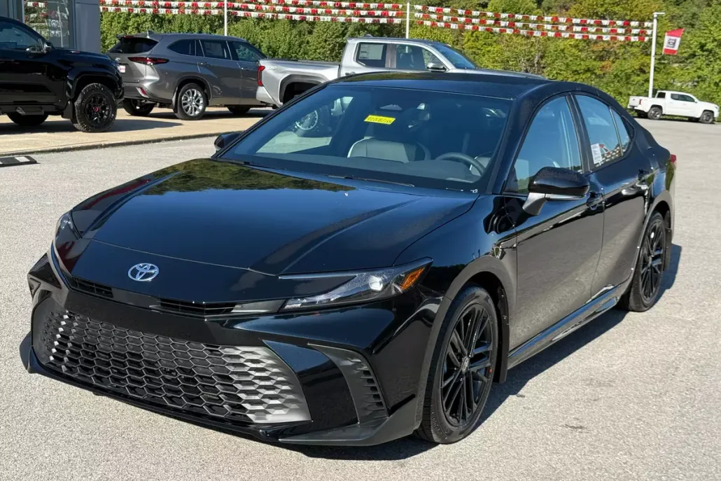 2026 Toyota Camry SE photo 1
