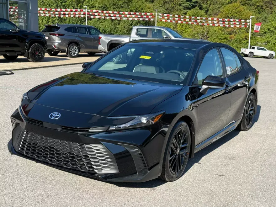 2026 Toyota Camry SE photo 1