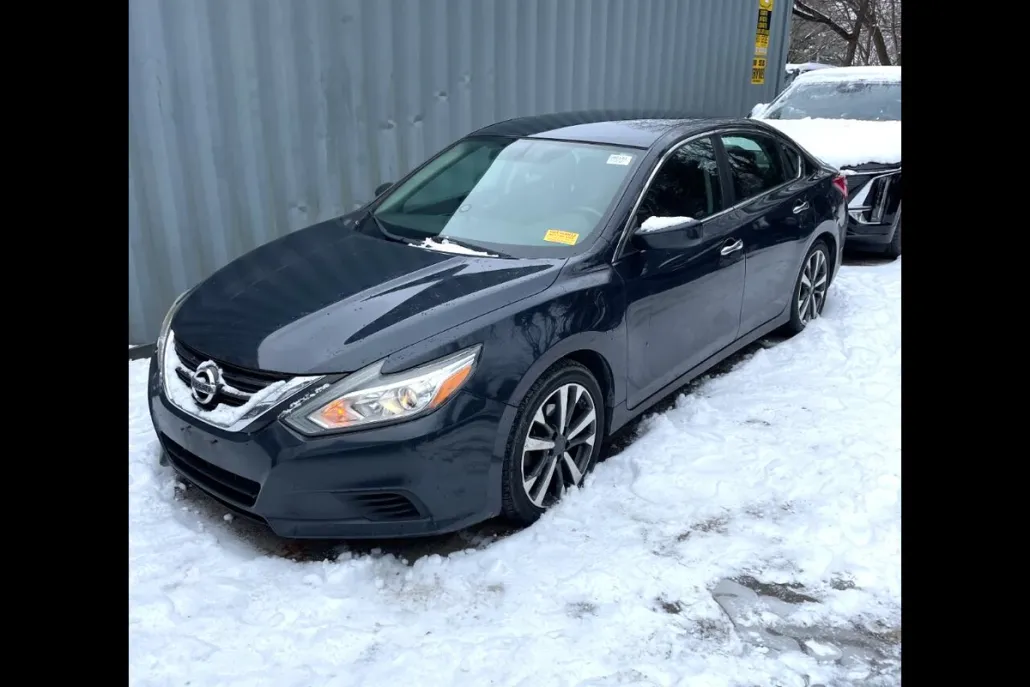 2016 Nissan Altima 2.5 SR photo 1