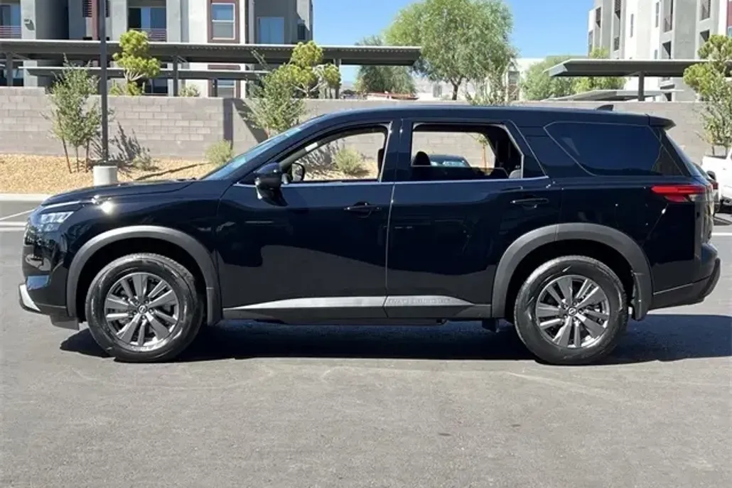 2025 Nissan Pathfinder S photo 1