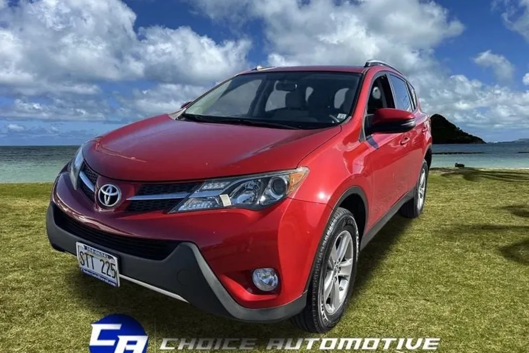 2015 Toyota RAV4 XLE photo 1