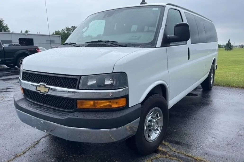 2021 Chevrolet Express 3500 LT photo 1