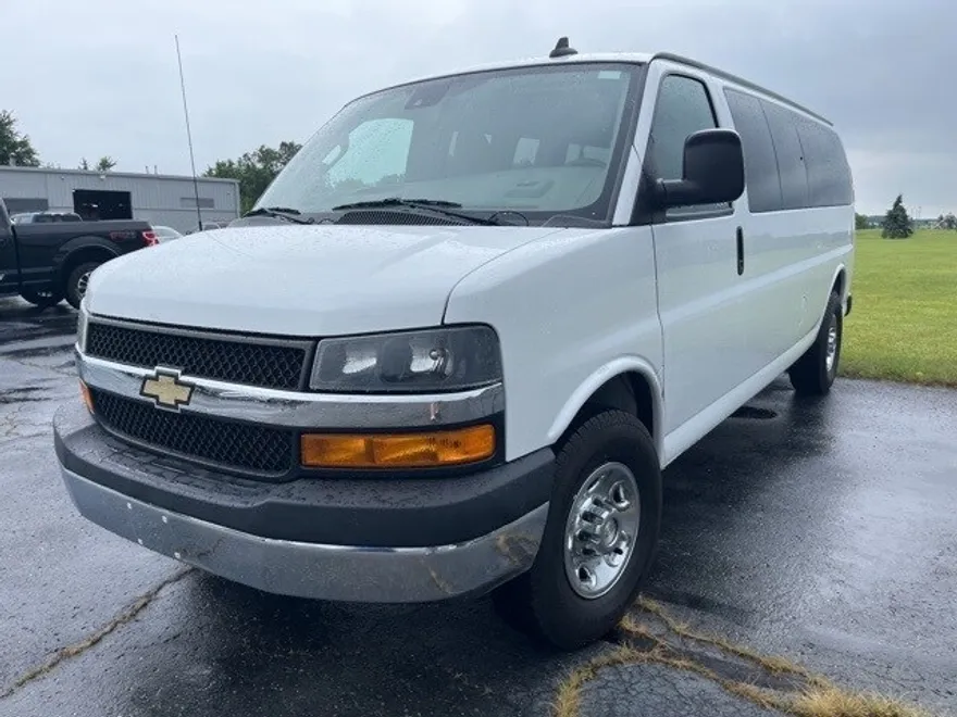 2021 Chevrolet Express 3500 LT photo 1